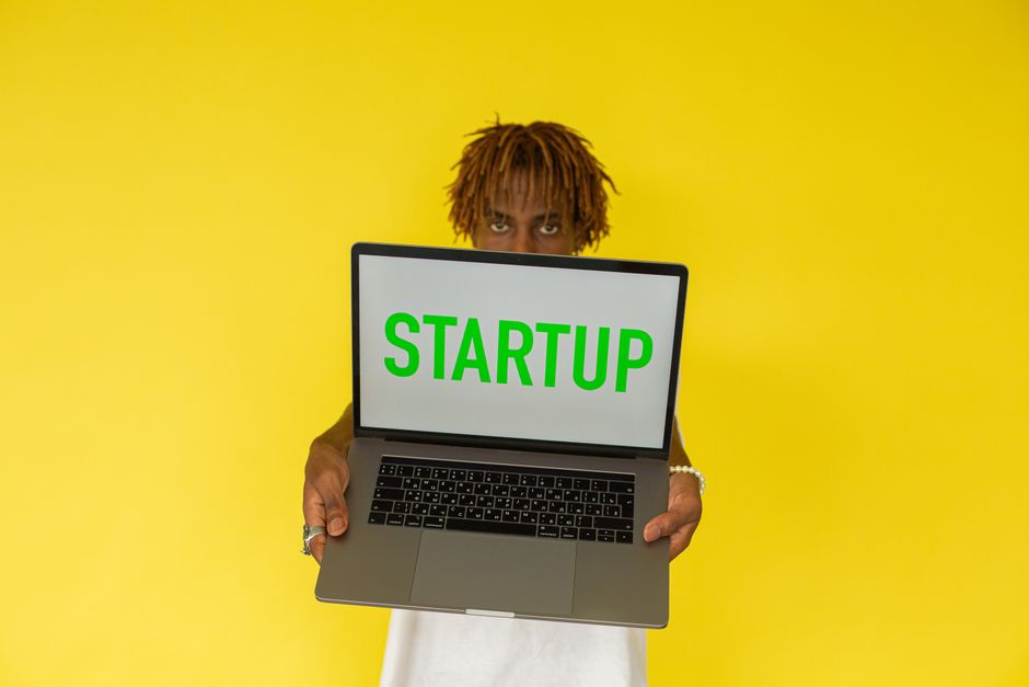 Startup razvoj s laptopom